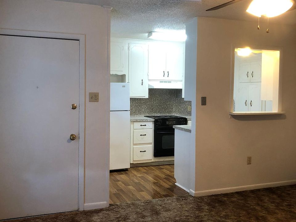 2nd image of 401 Rosedale Dr