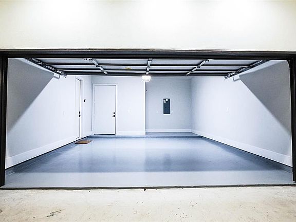 4th image of 3509 Hutchins St #B