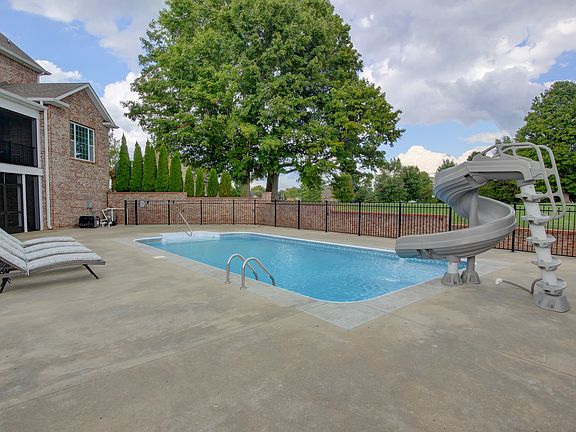 4th image of 810 Yorkbar Ct