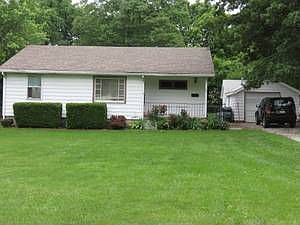 1 car garage w/ Man Cave