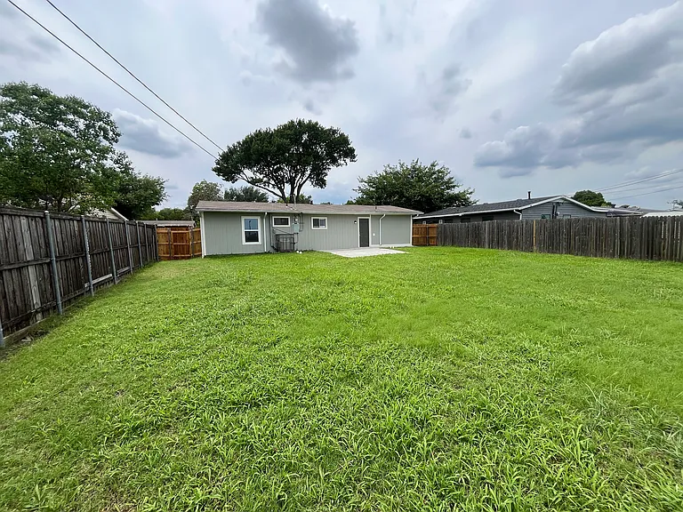 112 Derby Ln — Photo 17
