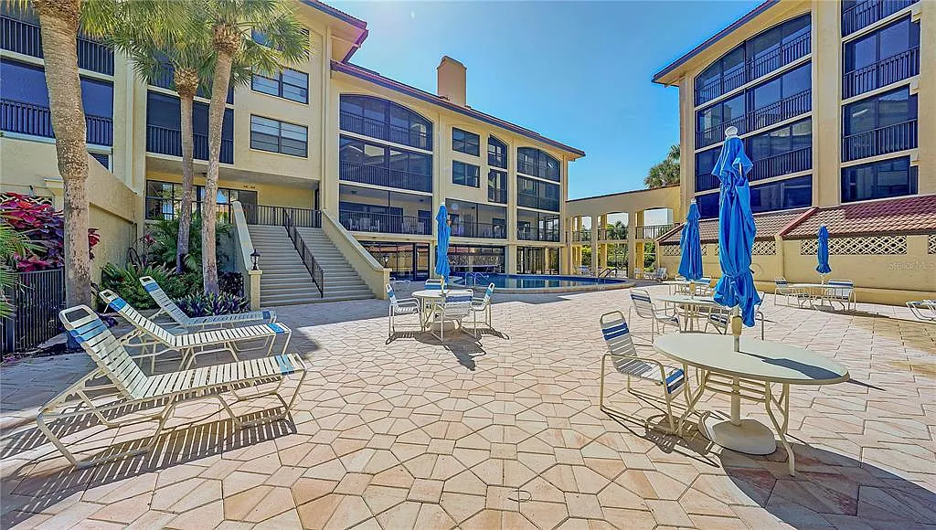 2 bed, 2.0 bath, 1012 sqft, $4,750 — Photo 3