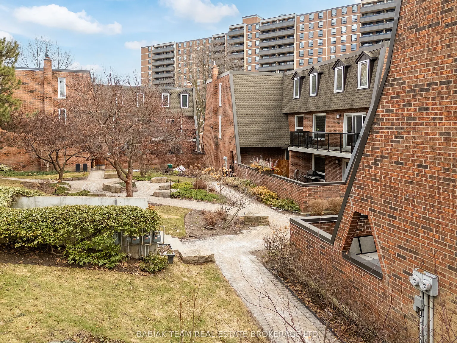22 La Rose Ave #Townhouse 7 photo 1