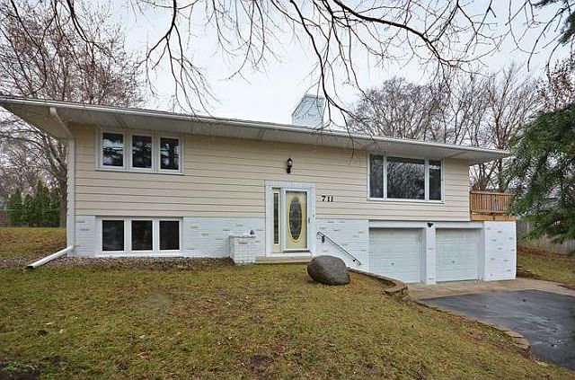 1st image of 711 Oakland Cir