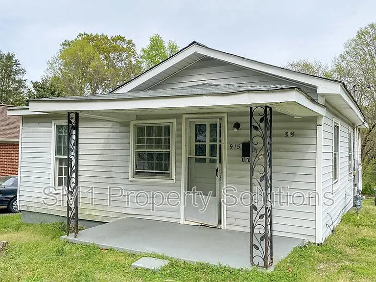 915 Willow Rd — Photo 1