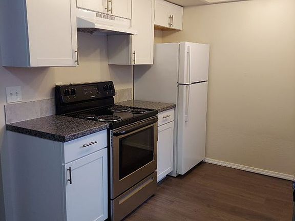 3rd image of 2809 E 19th St APT I