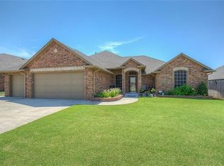 332 E Mobile Ter, Mustang, OK 73064