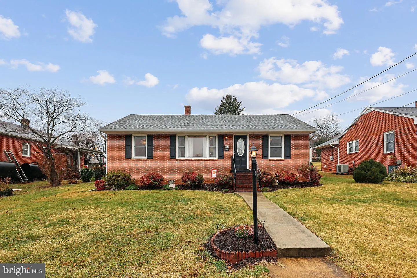 198 Burgess St photo 1