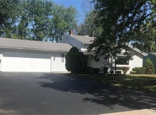 71 Mariposa Dr, Rochester, NY 14624