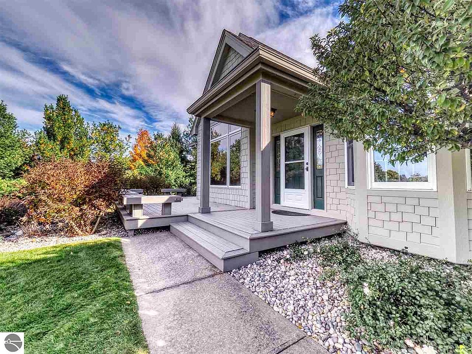 1196 Quaker Valley Dr, Traverse City, MI 49686 Zillow