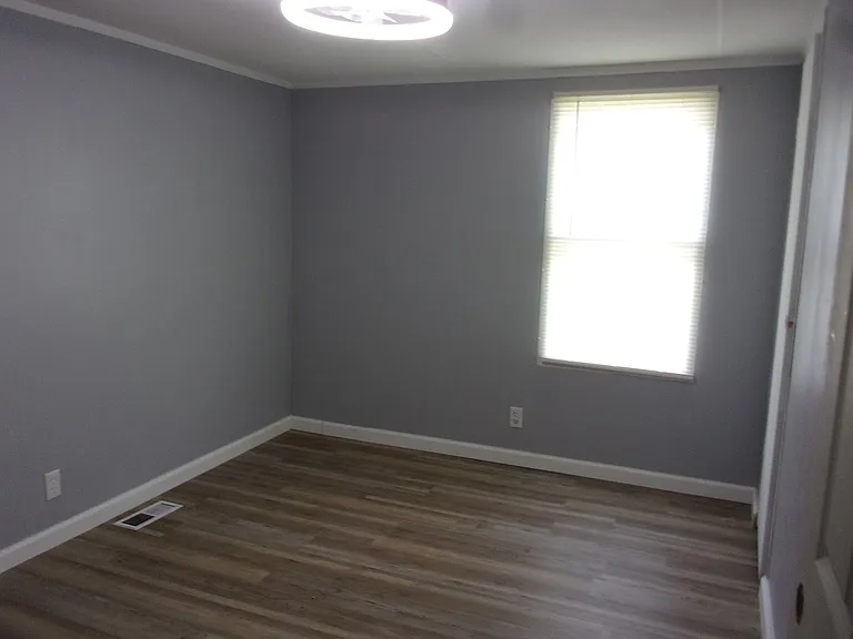 314 Clayton Ave — Photo 10