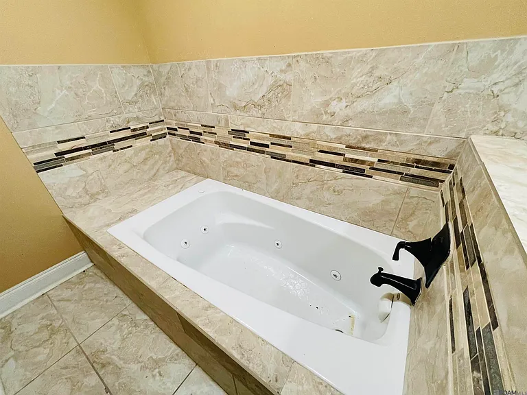 4036 Ridgemont Dr — Photo 47