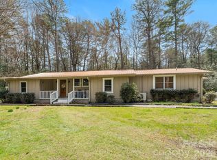 18 Holly Springs Dr, Sapphire, NC 28774