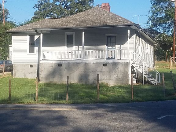 2nd image of 1822 Beaumont Ln