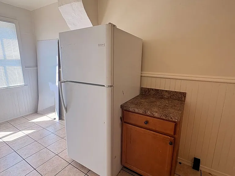 144 E Maple St — Photo 8