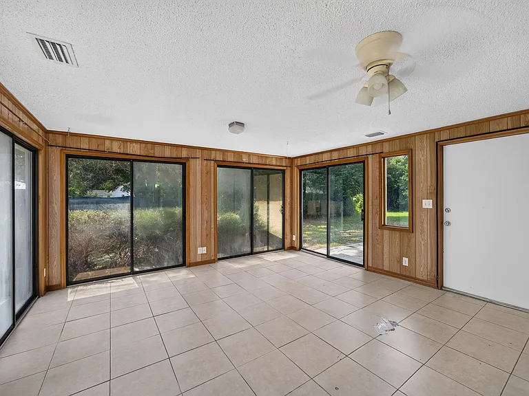 328 Palos Ct — Photo 25