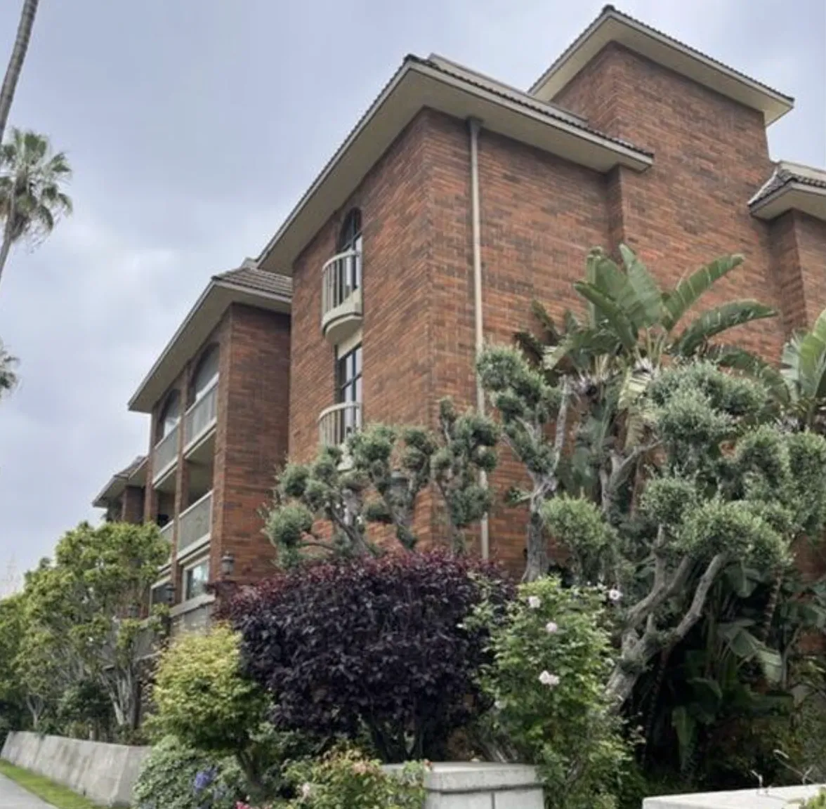 2 bed, 1999 sqft, $4,200 — Photo 1