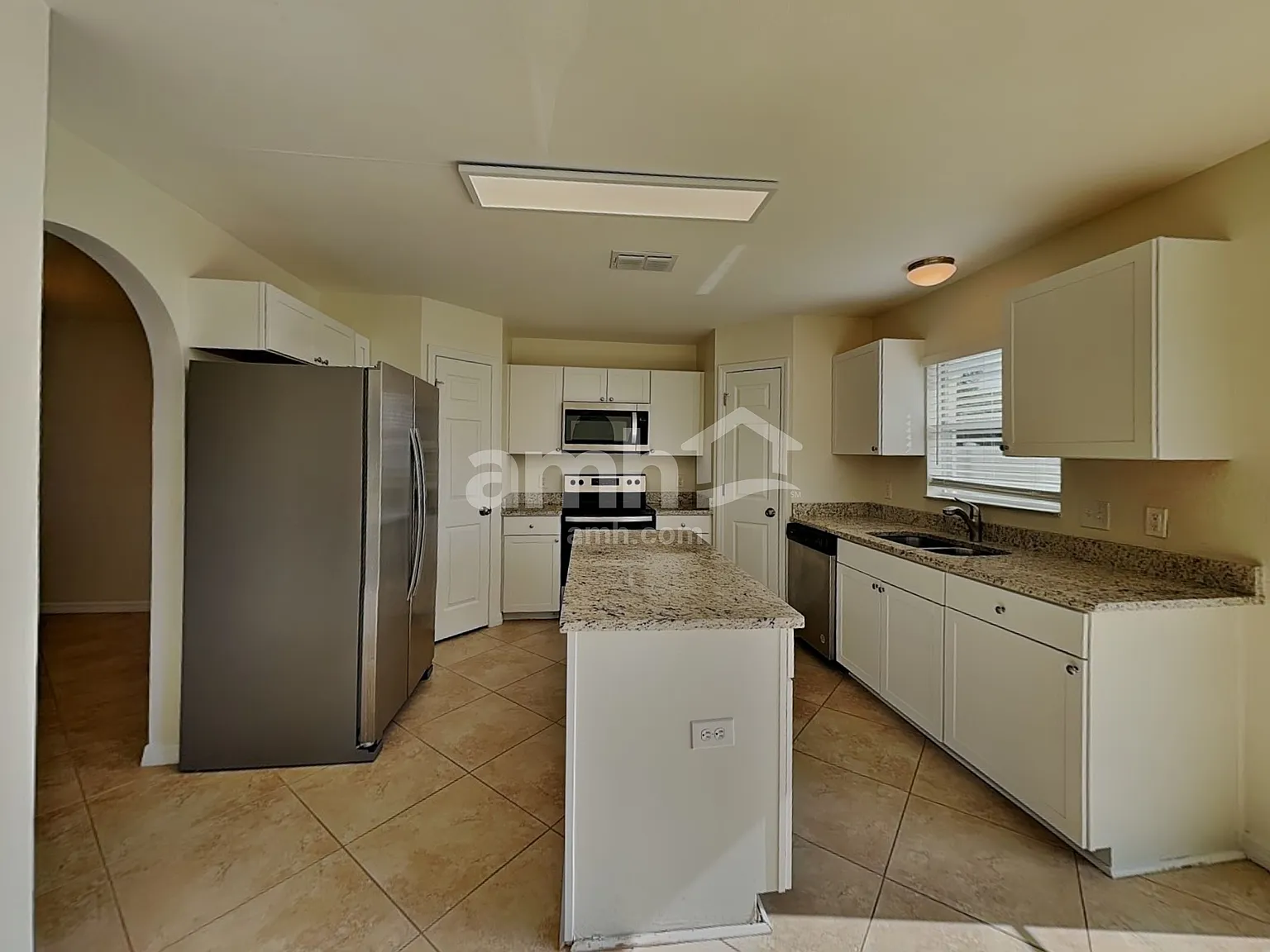 4 bed, 2.5 bath, 2208 sqft, $2,450 — Photo 3