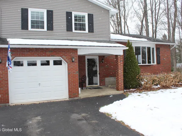 715 Hampshire Seat, Niskayuna, NY 12309