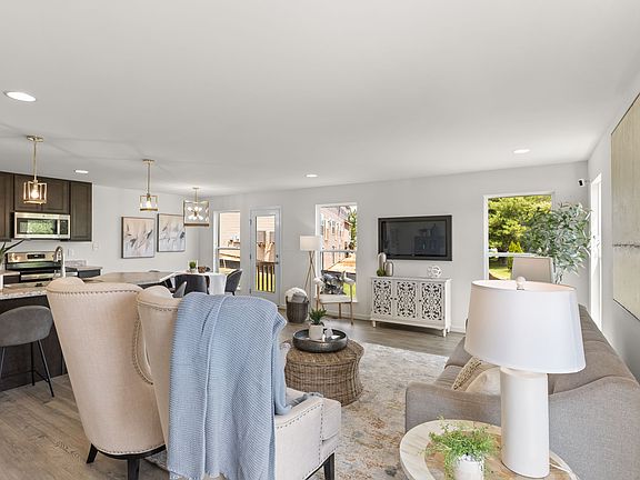 3rd image of 105 Deer Grove Ct