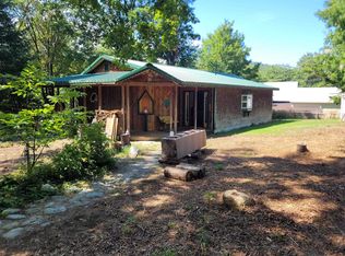 50 Cressey St, Henniker, NH 03242