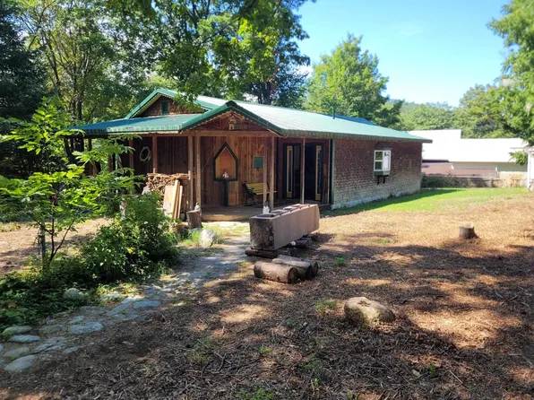 50 Cressey Street, Henniker, NH 03242