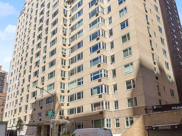 411 East 53rd Street image 14 of 15