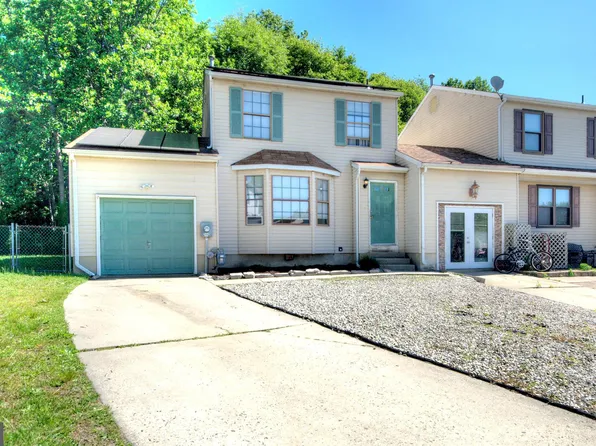 14 Blue Jay Dr, Clementon, NJ 08021