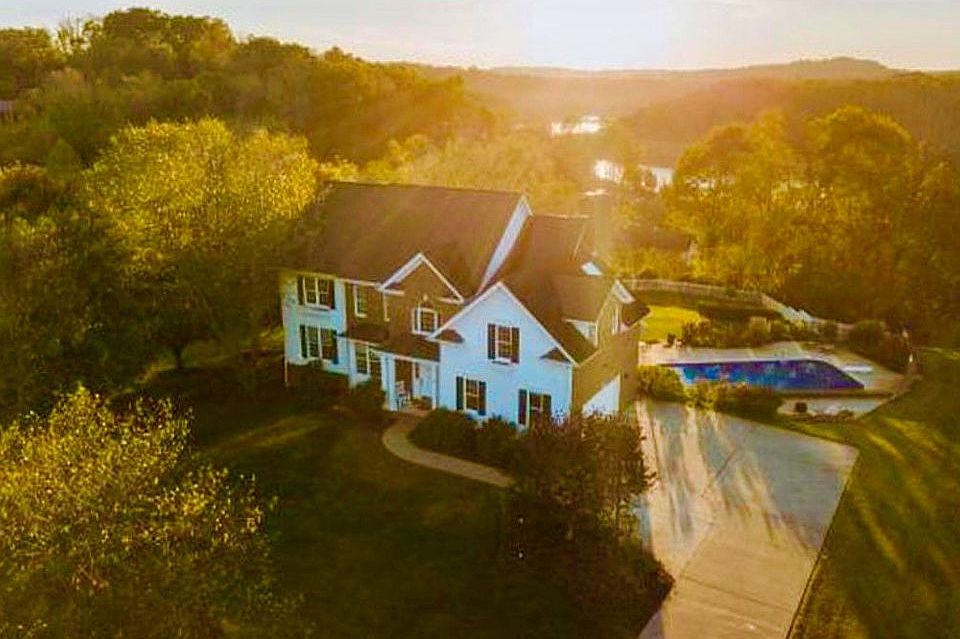 1st image of 18 Ashworth Ct