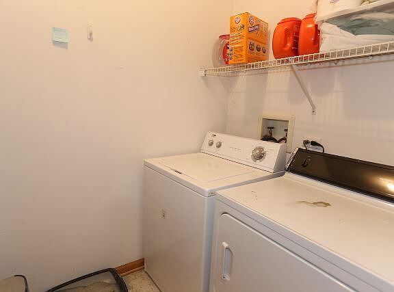 2nd image of 929 W Wolfram St #G03c