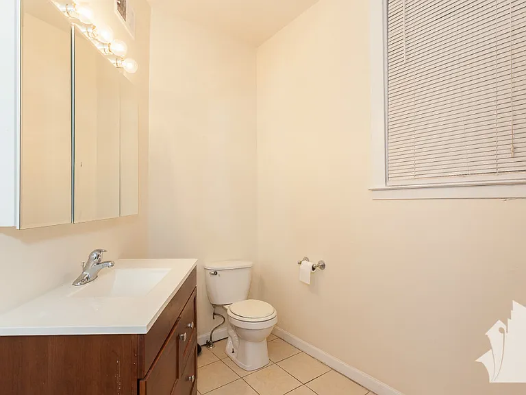 2255 N Southport Ave #O2 — Photo 2