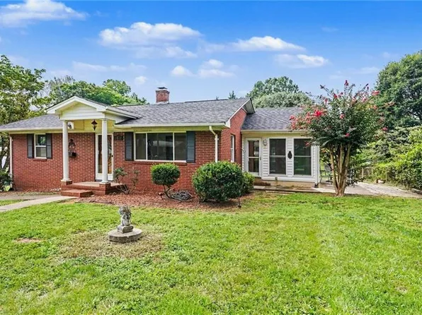 6174 Haywood St, Clemmons, NC 27012