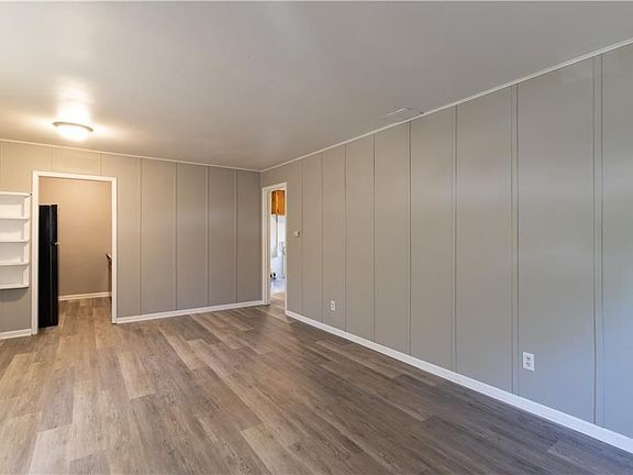 3rd image of 1104 N Somerset Ave