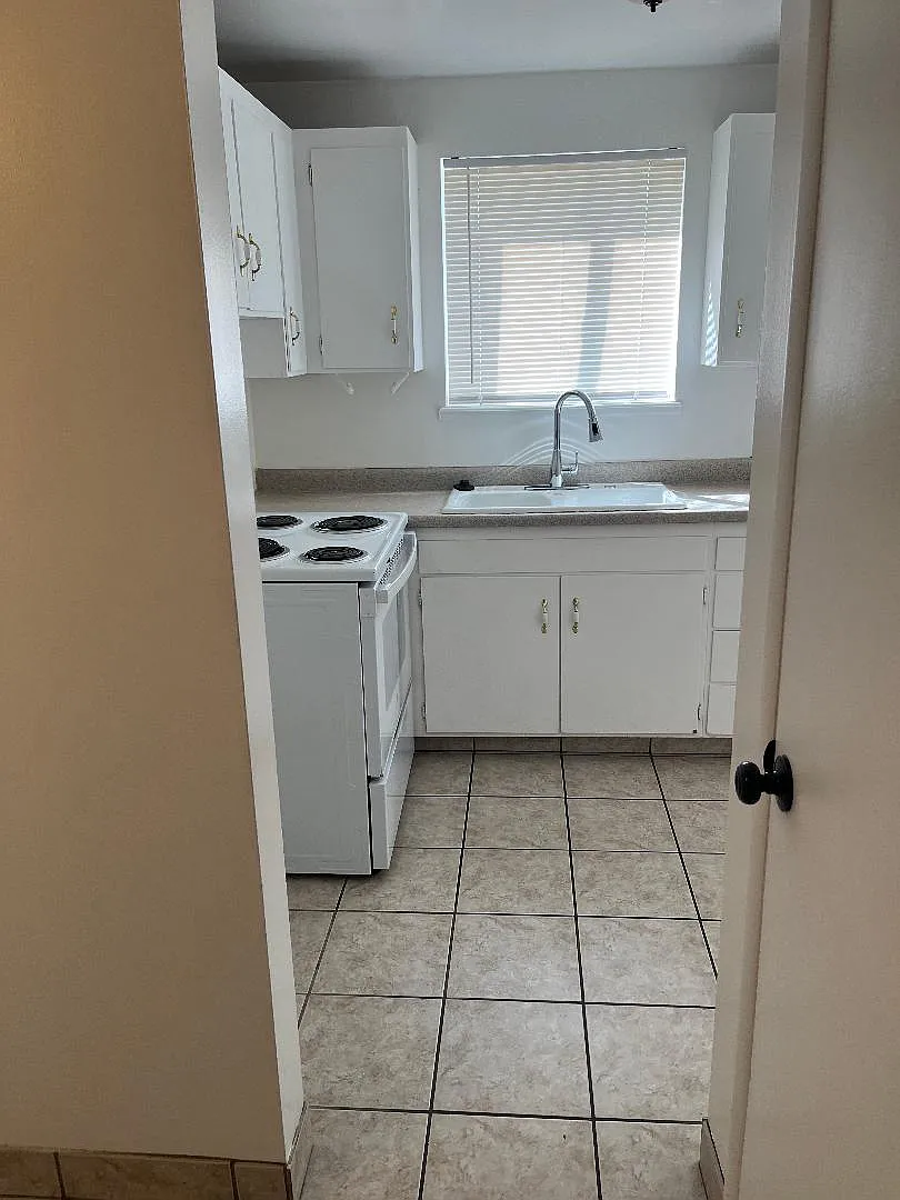 2 bed, 900 sqft, $1,295 — Photo 2