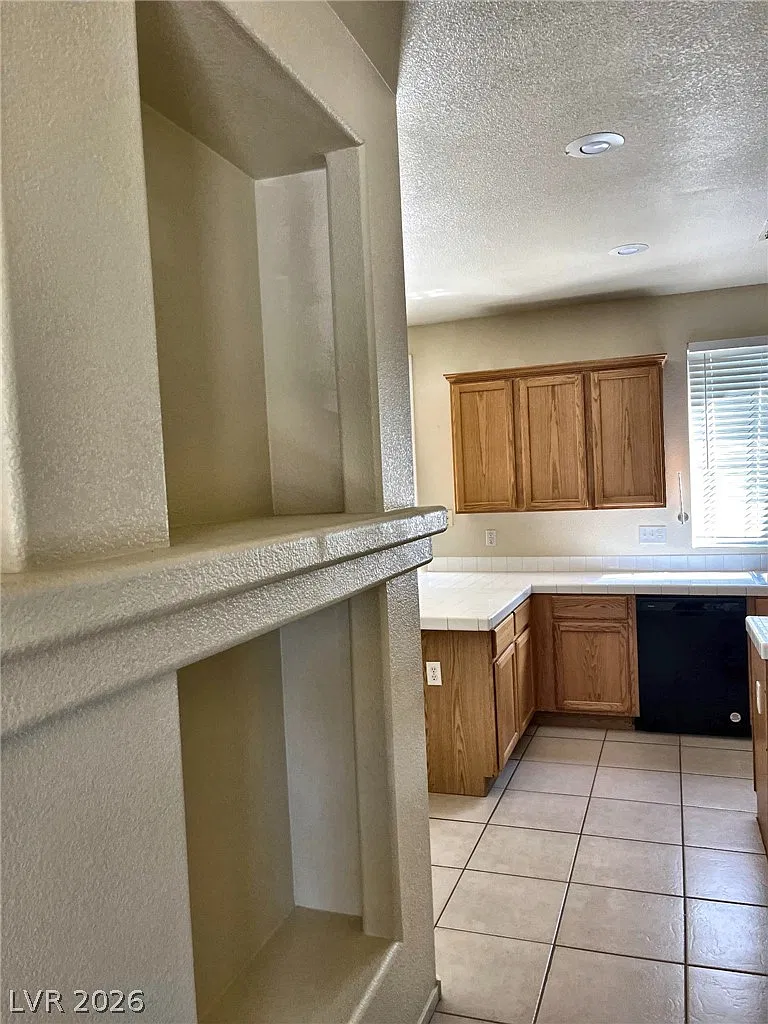 4 bed, 2.5 bath, 1885 sqft, $2,040 — Photo 3