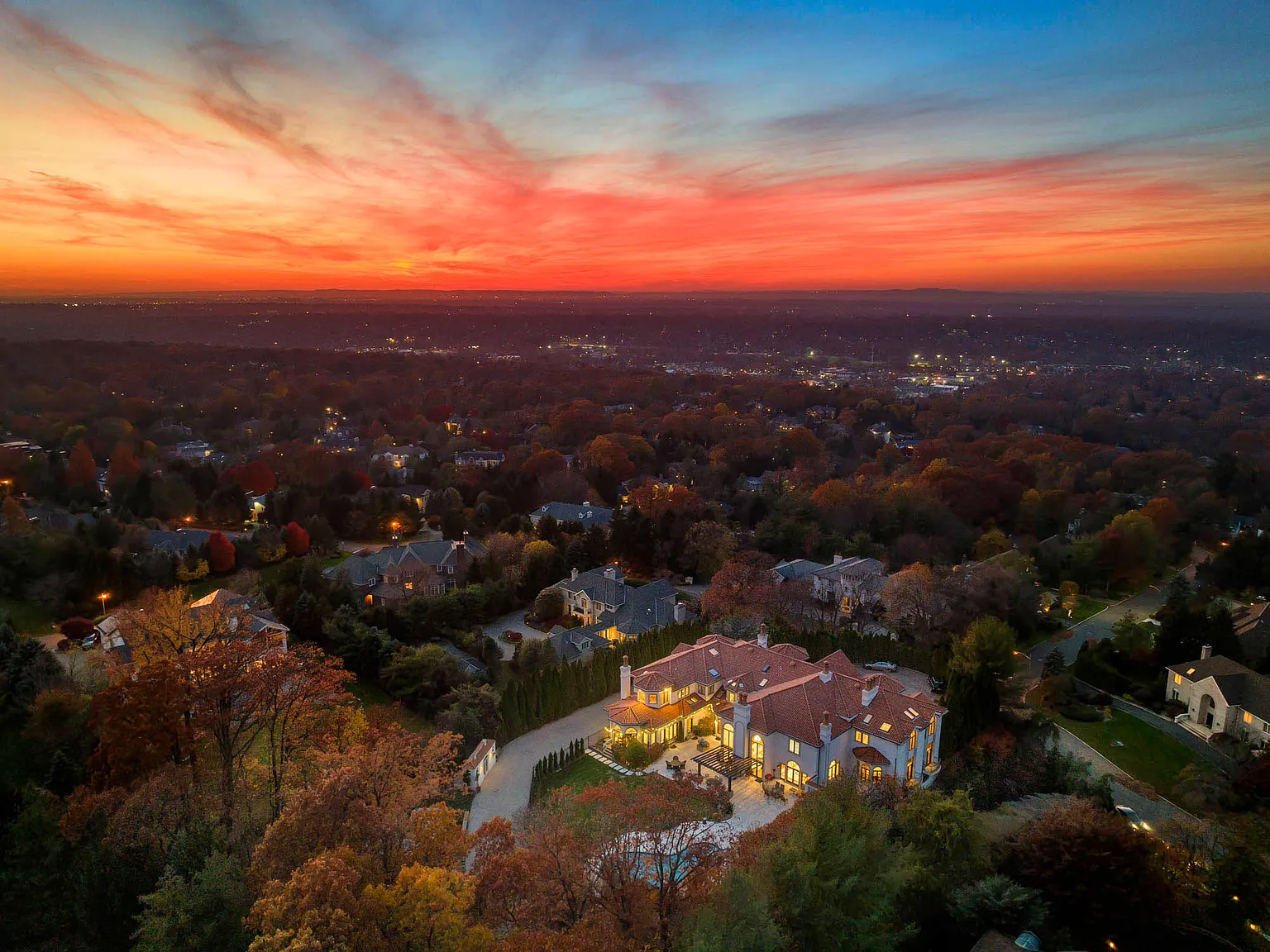 7 bed, 9.5 bath, 11362 sqft, $33,000 — Photo 3