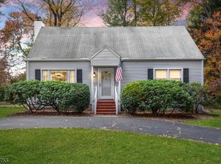 26 Highland Ave, Gillette, NJ 07933