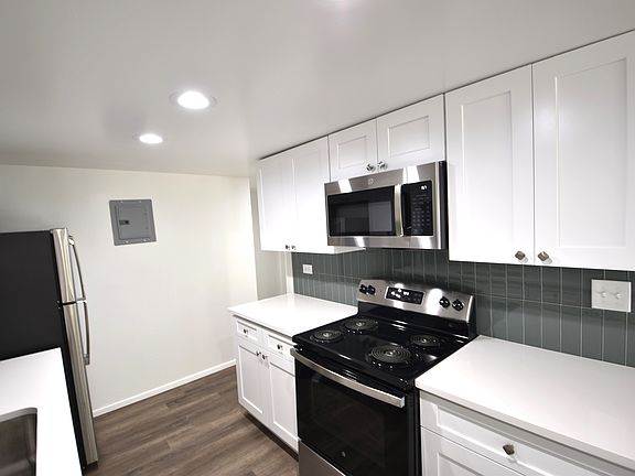 2nd image of 4440 Laguna Pl #312