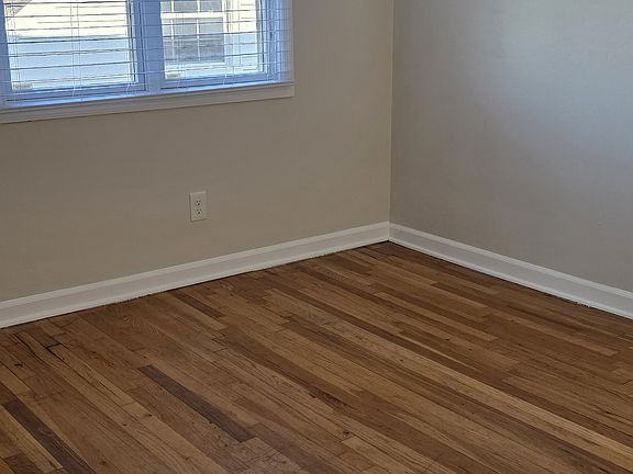 4th image of 309 Parkdale St