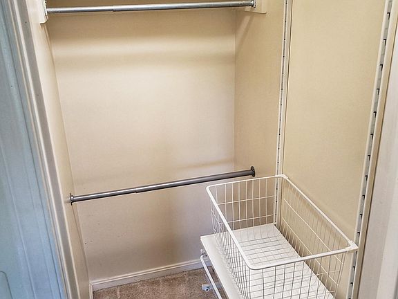 5th image of 10022 Vanderbilt Cir APT 6
