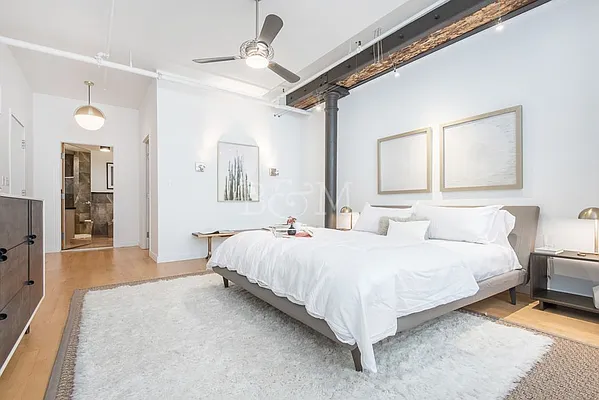 Sold by Brick&Mortar | media 37