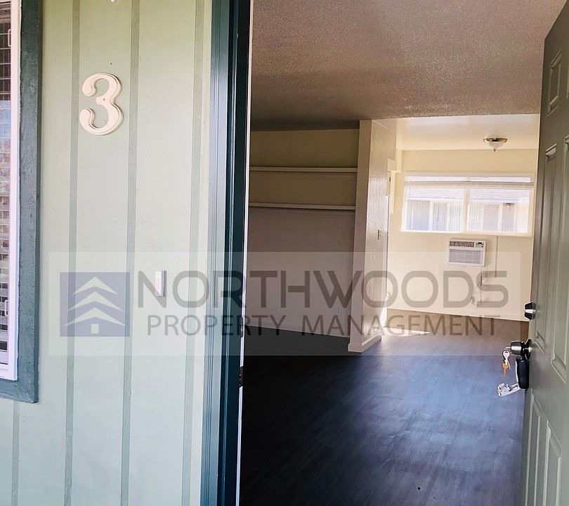 1st image of 725 Bennett Ave APT 3