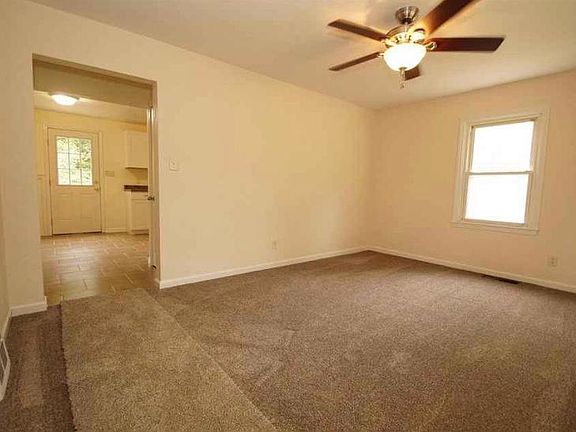 3rd image of 612 S Byron Ct