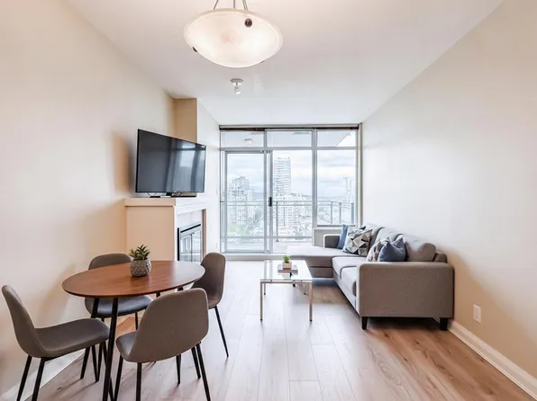 888 Carnarvon St #3003, New Westminster, BC V3M 0C6