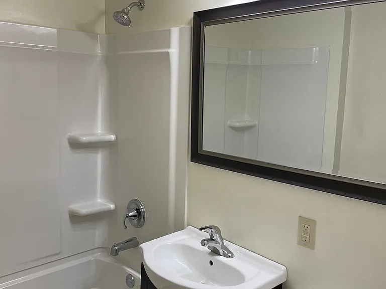 St. Clair Apartments — Photo 20