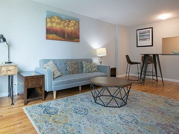5th image of 4602 N Clarendon Ave #206