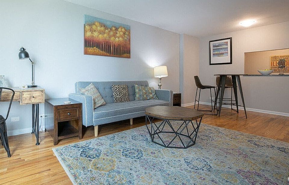 1st image of 4602 N Clarendon Ave #608