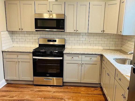 2nd image of 424 N Springfield Rd