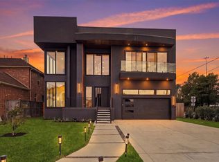 4629 Pine St, Bellaire, TX 77401