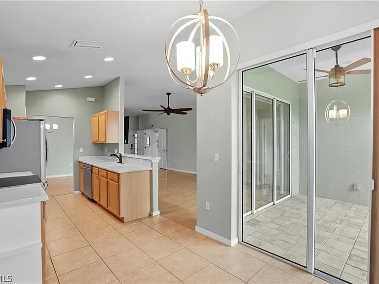2427 Woodbourne Pl — Photo 9